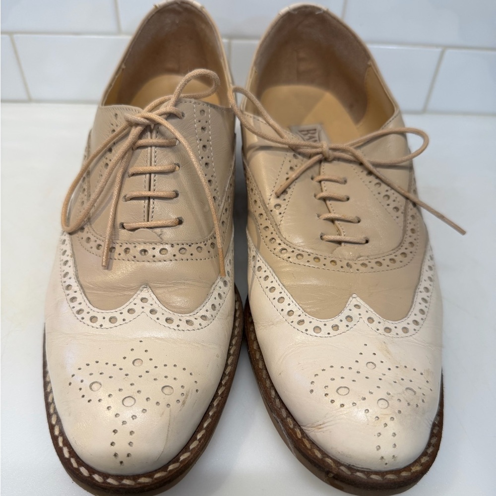 Bandolino Ivory and Tan Leather Wingtip Oxfords